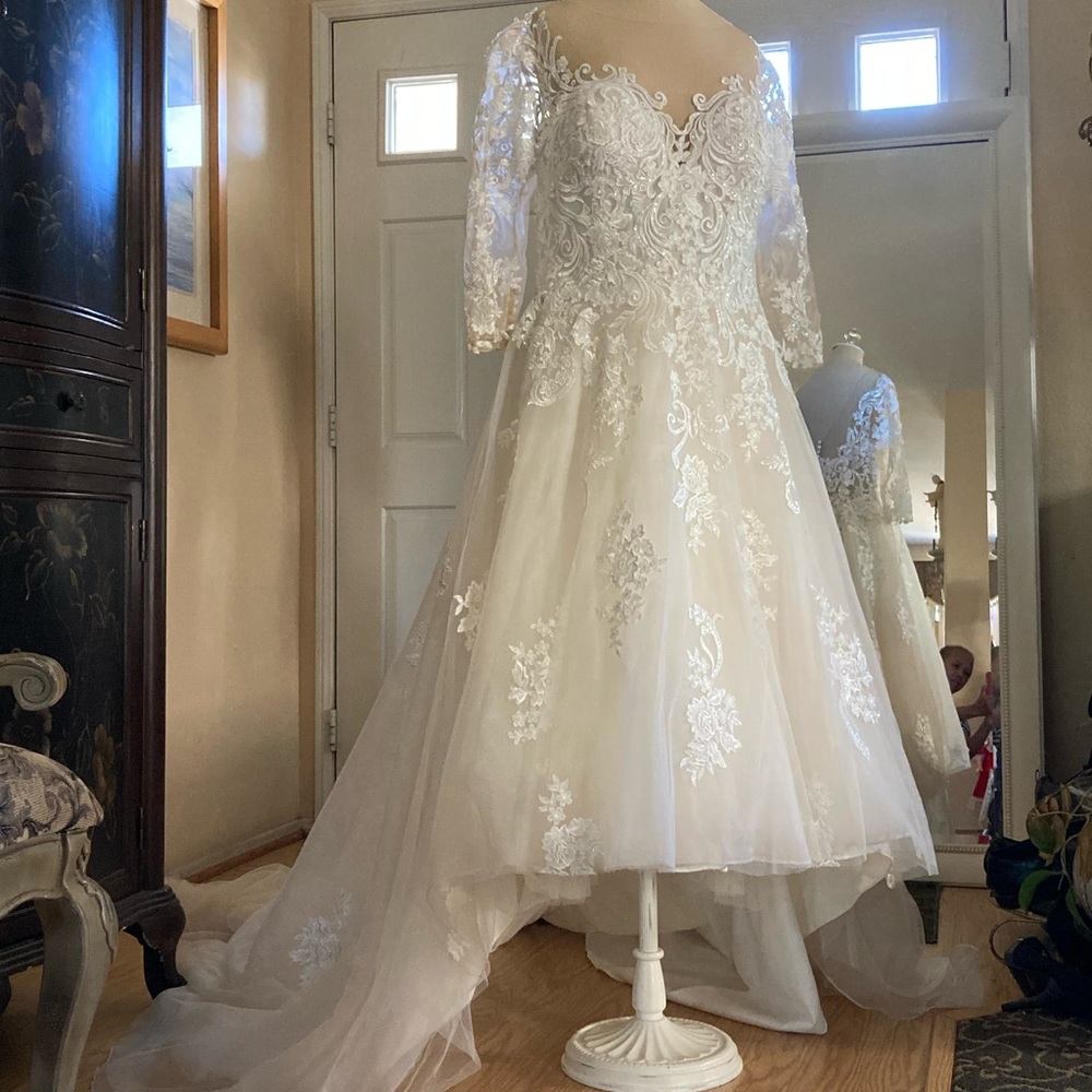 UNIQUE HIGH-LOW BRIDAL DRESS:14/16: